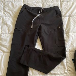 Figs scrub bottoms size M